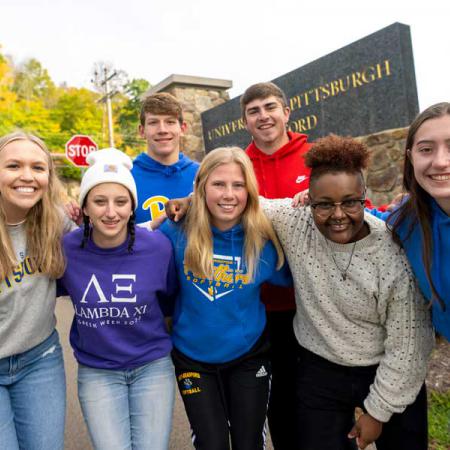 Students in front of Pitt-Bradford sign 