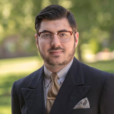 A headshot of Taylor Tarahteeff outside